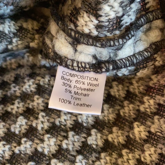 Wai Ming excellent condition black and white wool sweater - Picture 6 of 6